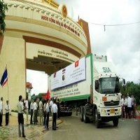 Vietnam and Laos promote border trade cooperation